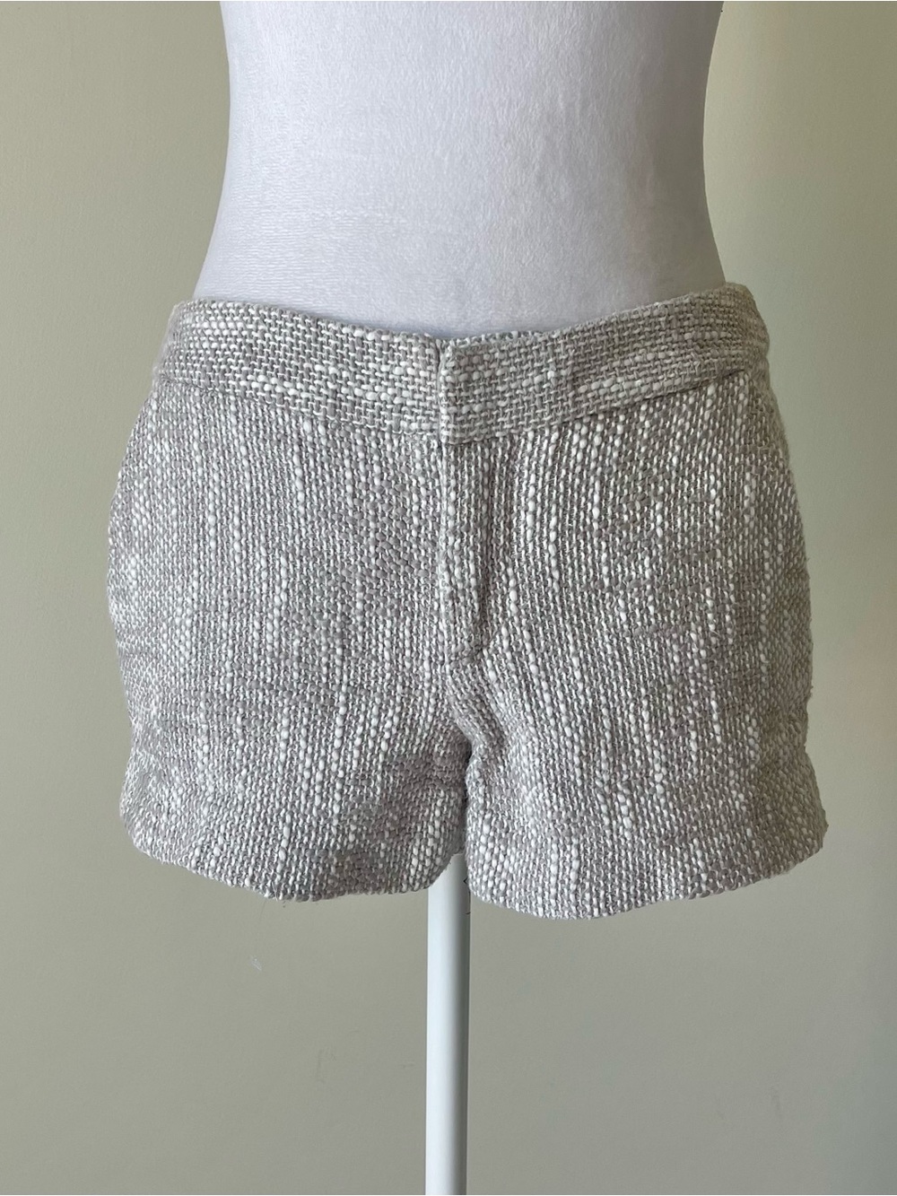 Joie "Evelyn" Tweed Textured Gray and White women’s Shorts EUC Size 2